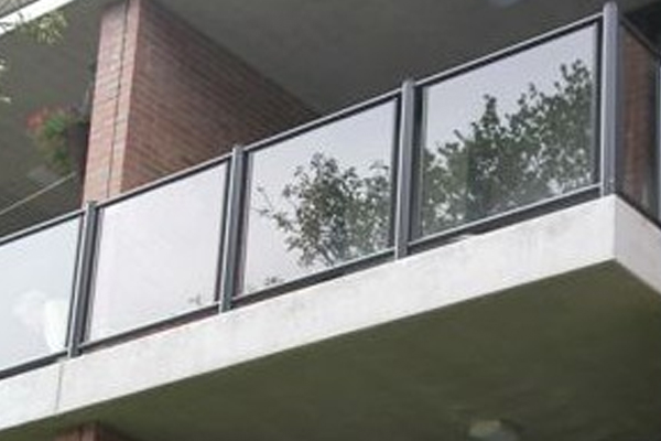 glazen balkonhek