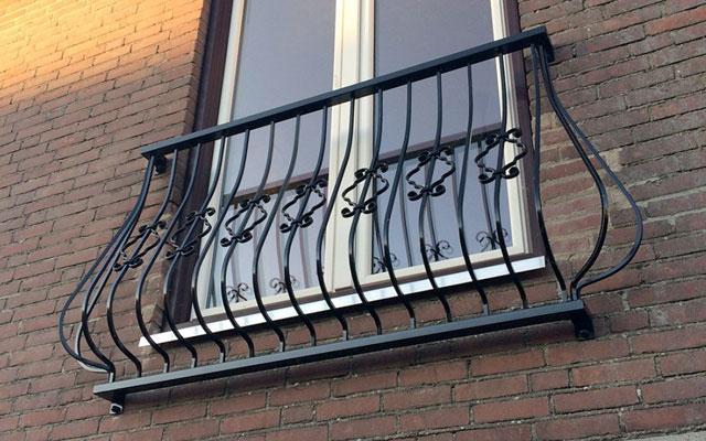 frans balkonhekwerk buikspijlen