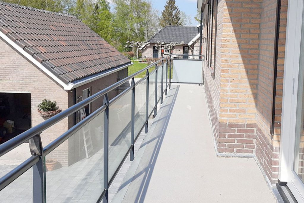 Glazen Balustrade Ingeklemd | Zoekt u een Glazen Balustrade Ingeklemd