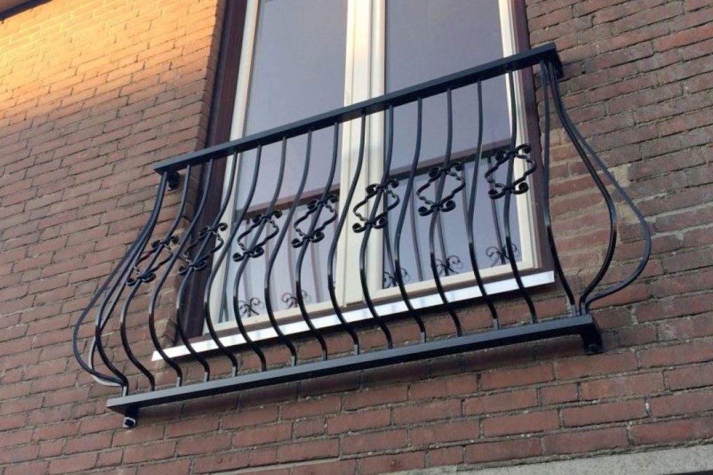 Franse balkons onderhouden