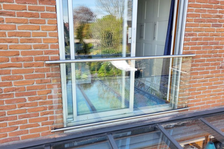 Franse balkons met glas in Twello - Balkonhekwerk