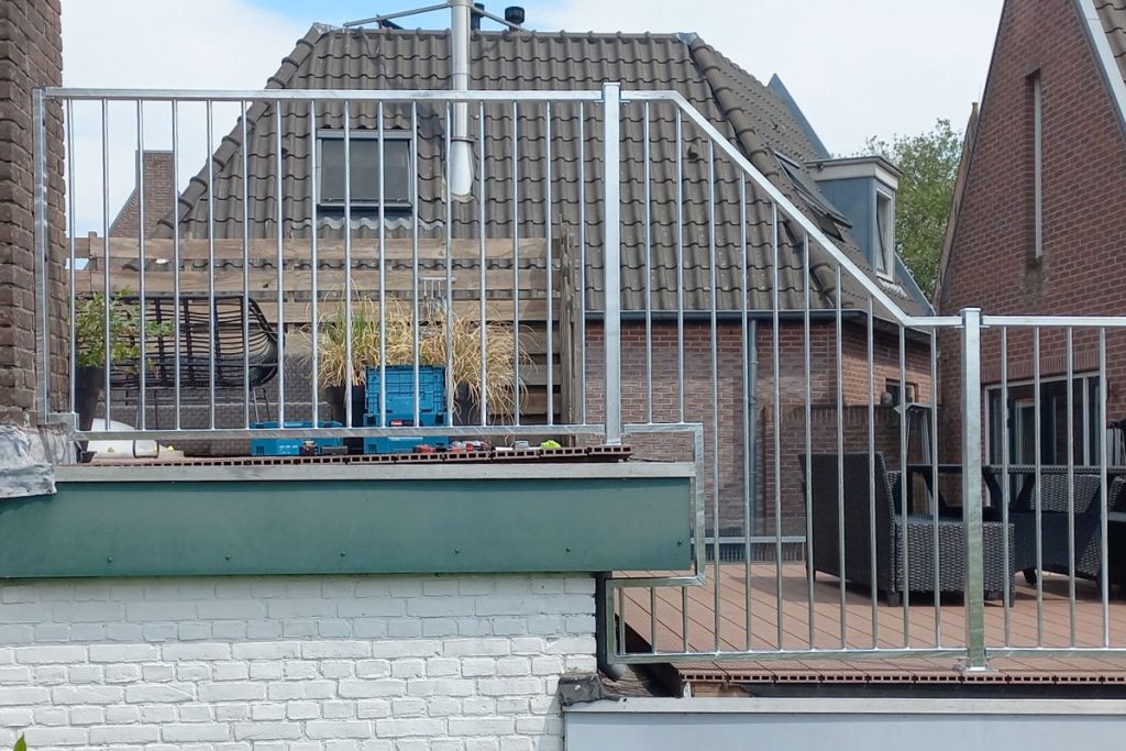 Thermisch verzinkte balustrade op dakterras in Enkhuizen