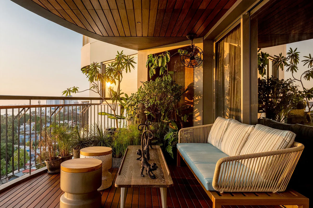 balkon-opleuken-met-meubels-balkonhekwerk