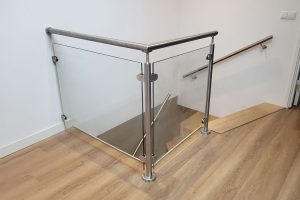 Glazen balustrade om trapgat in Eersel