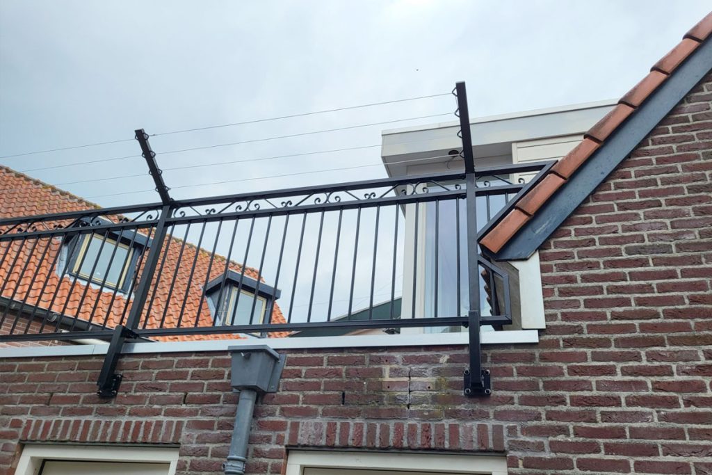 Balustrade met waslijnbeugels in Harderwijk