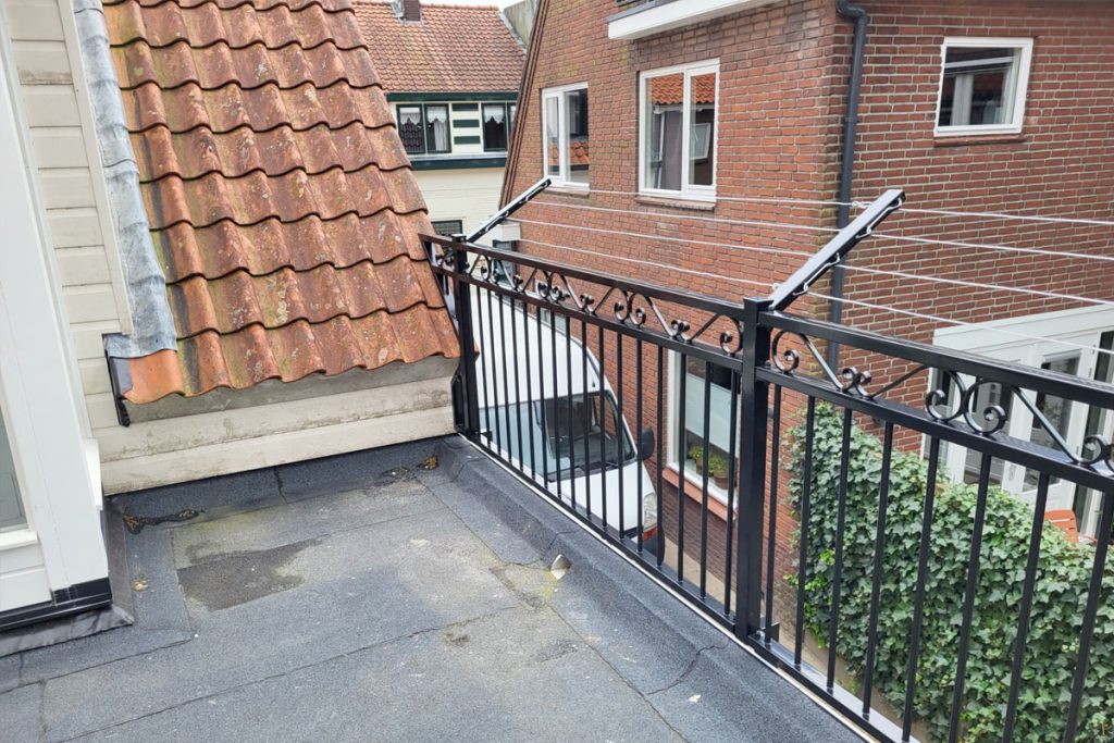 Balustrade met waslijnbeugels in Harderwijk