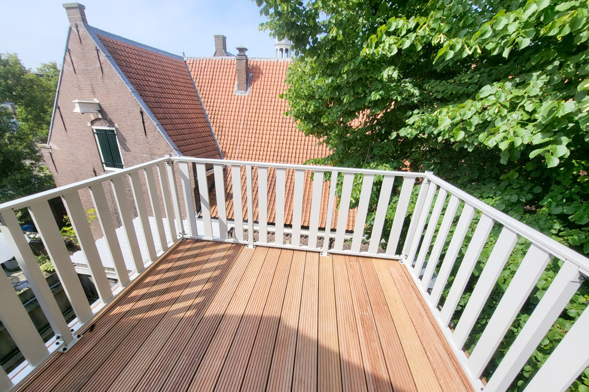 Aluminium balustrade op vlonder in Haarlem