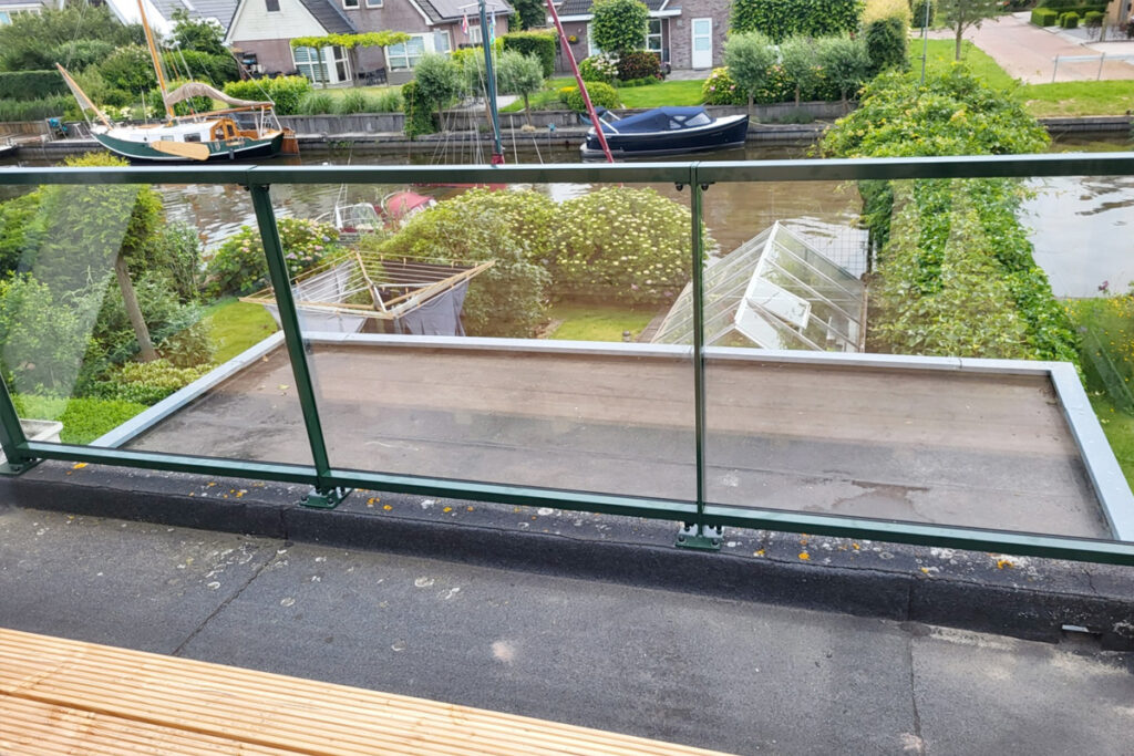 Glazen balustrade in Woudsend