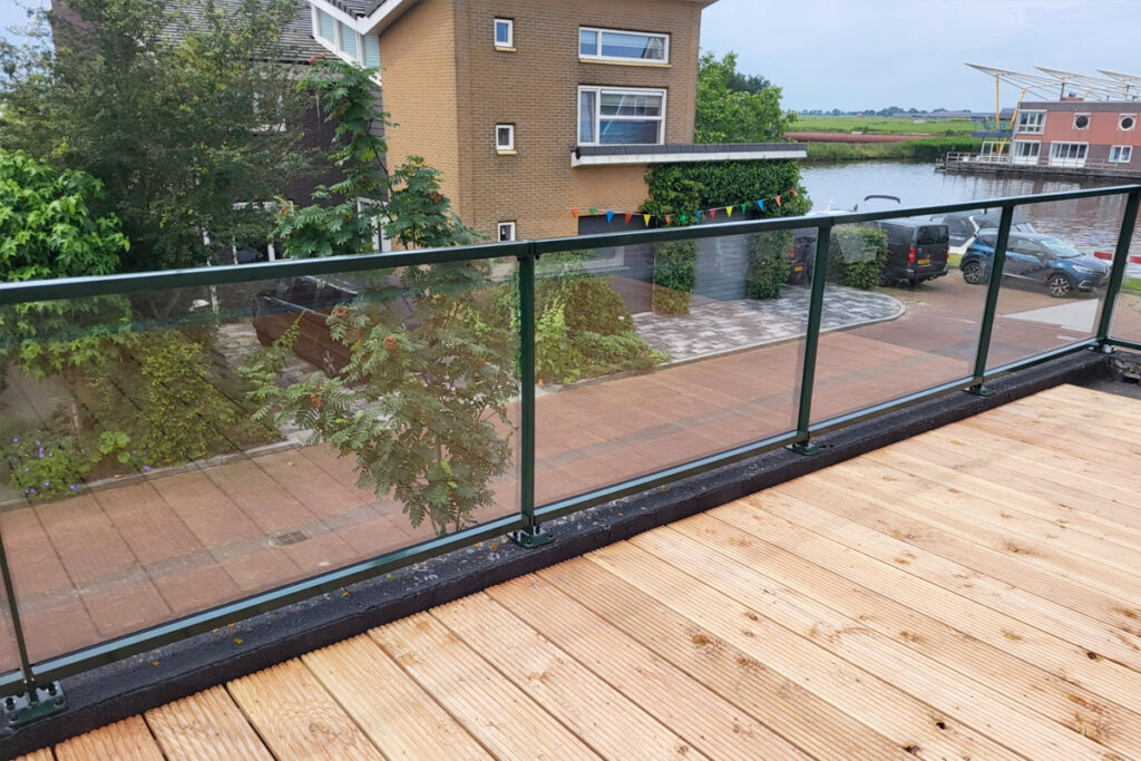 Glazen balustrade in Woudsend