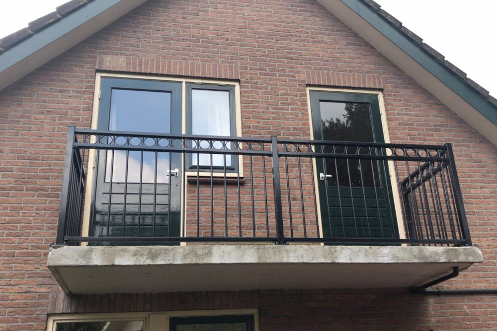 waar bestaat een balkon uit