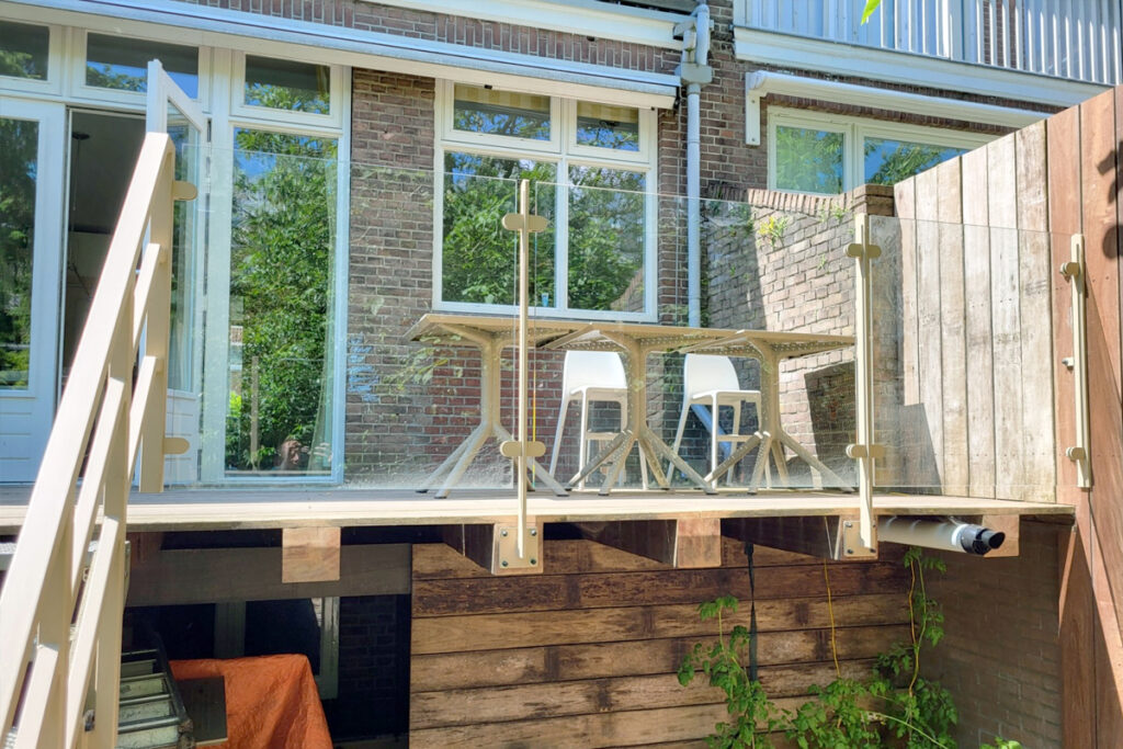 Glazen balustrade en leuning in Rotterdam