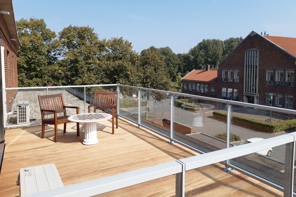 Glazen balustrade op Dakterras in Kampen