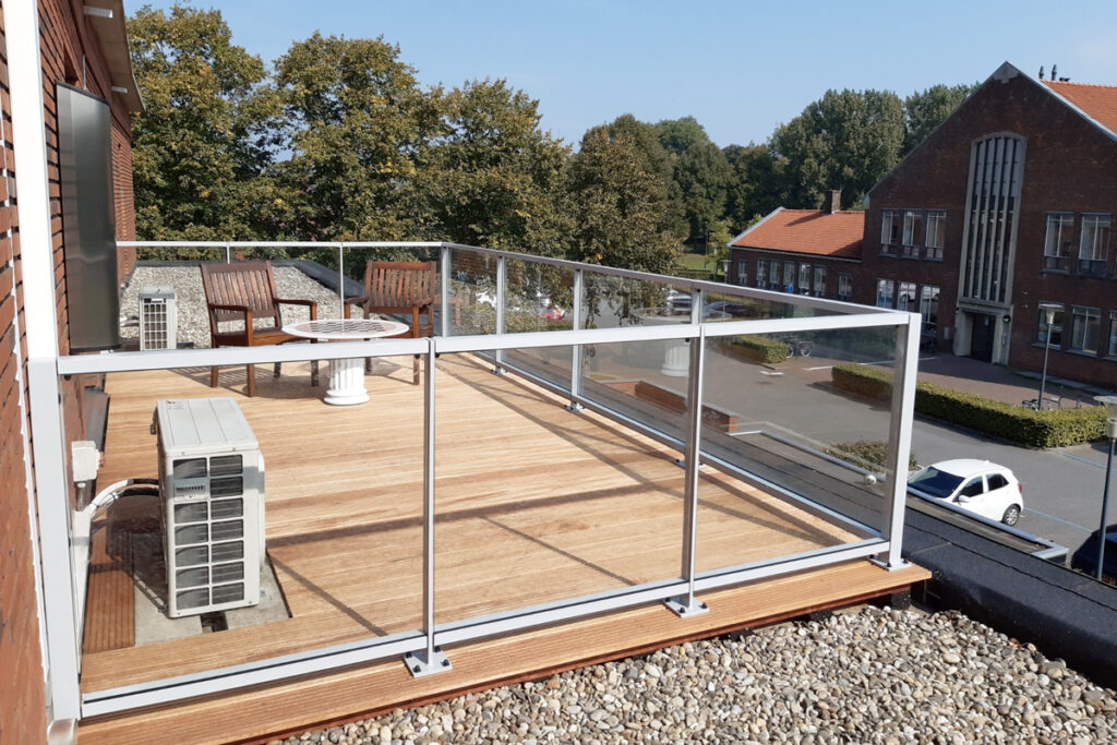 Glazen balustrade op Dakterras in Kampen