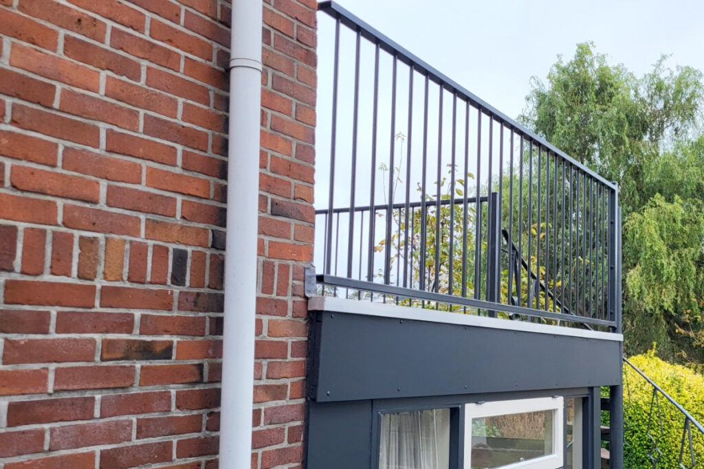 Stalen balustrade op dakterras in Leidschendam