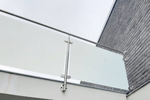 Meer privacy met een matglazen balustrade