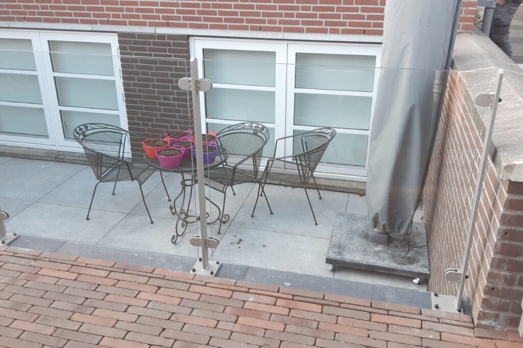 Glazen balustrade in Biddinghuizen