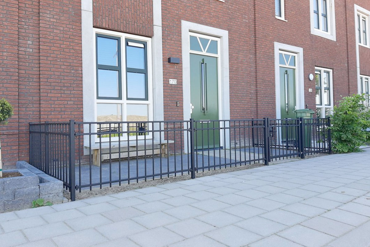 afscheiden tuinzones met sierhekwerk