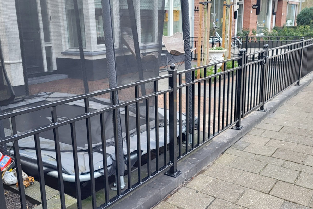 lakbeschadiging metalen sierhekwerk