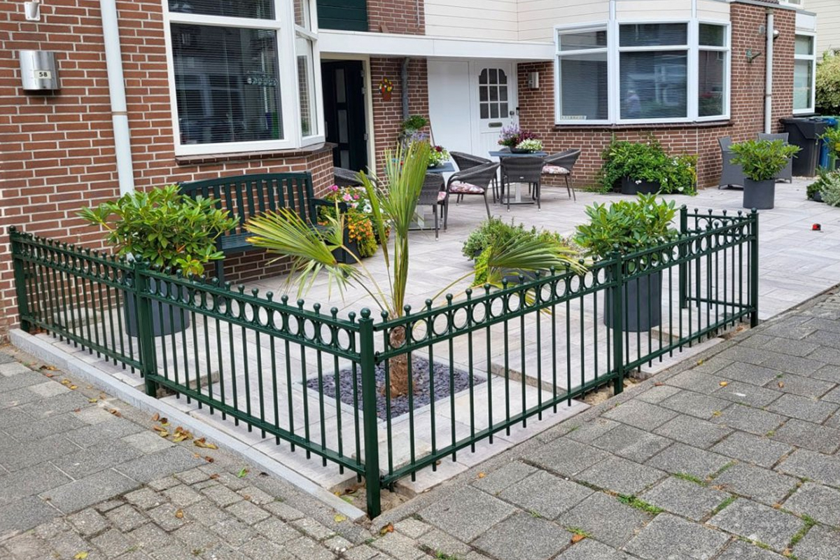 plaatsen sierhekwerk hoekperceel