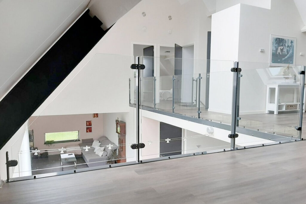 strakke glazen balustrade