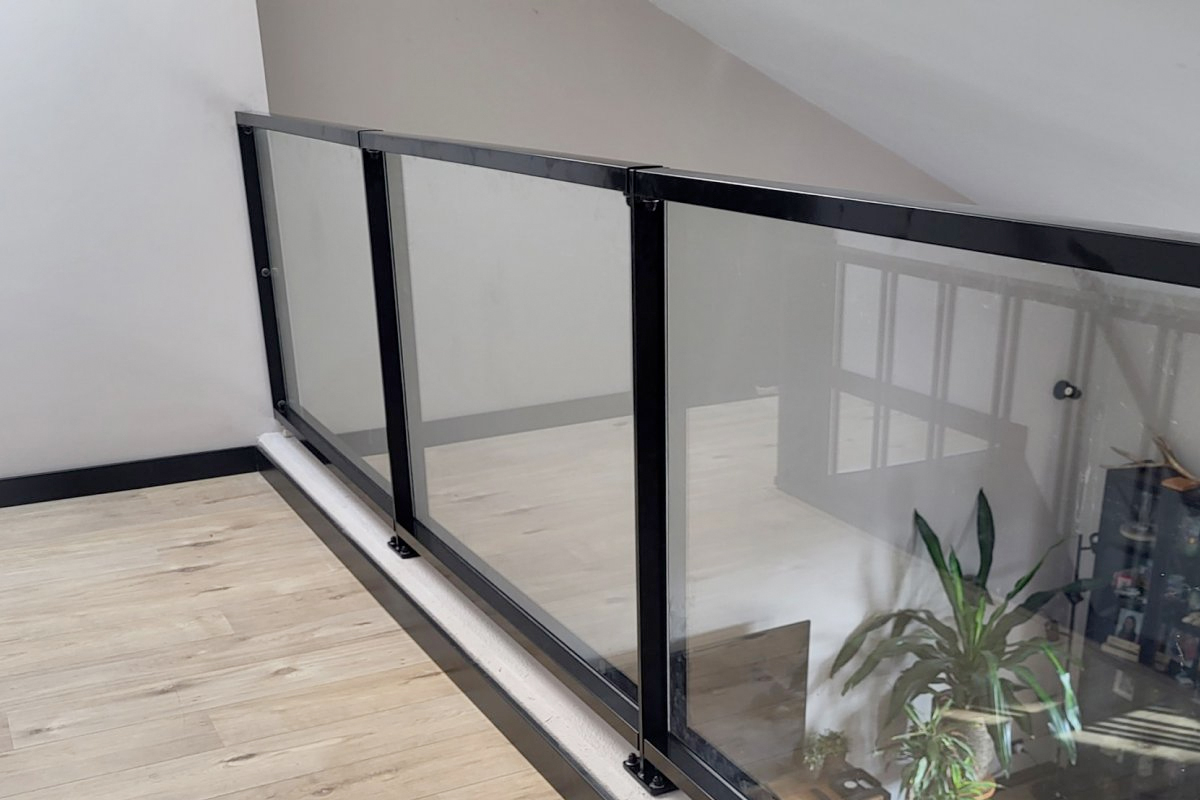 strakke glazen balustrade