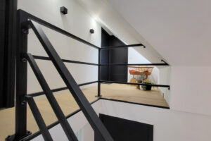 zwarte industriële balustrades