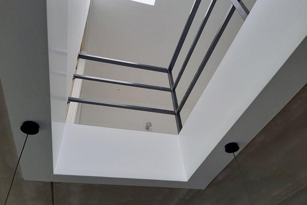 zwarte industriële balustrades