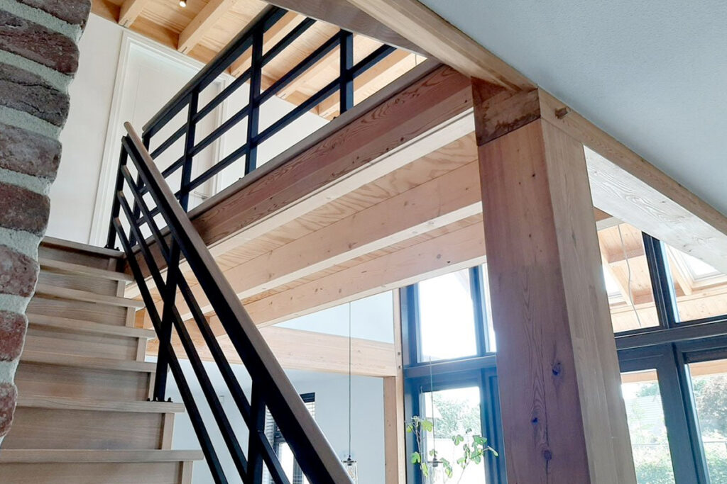 Zwarte stalen balustrades