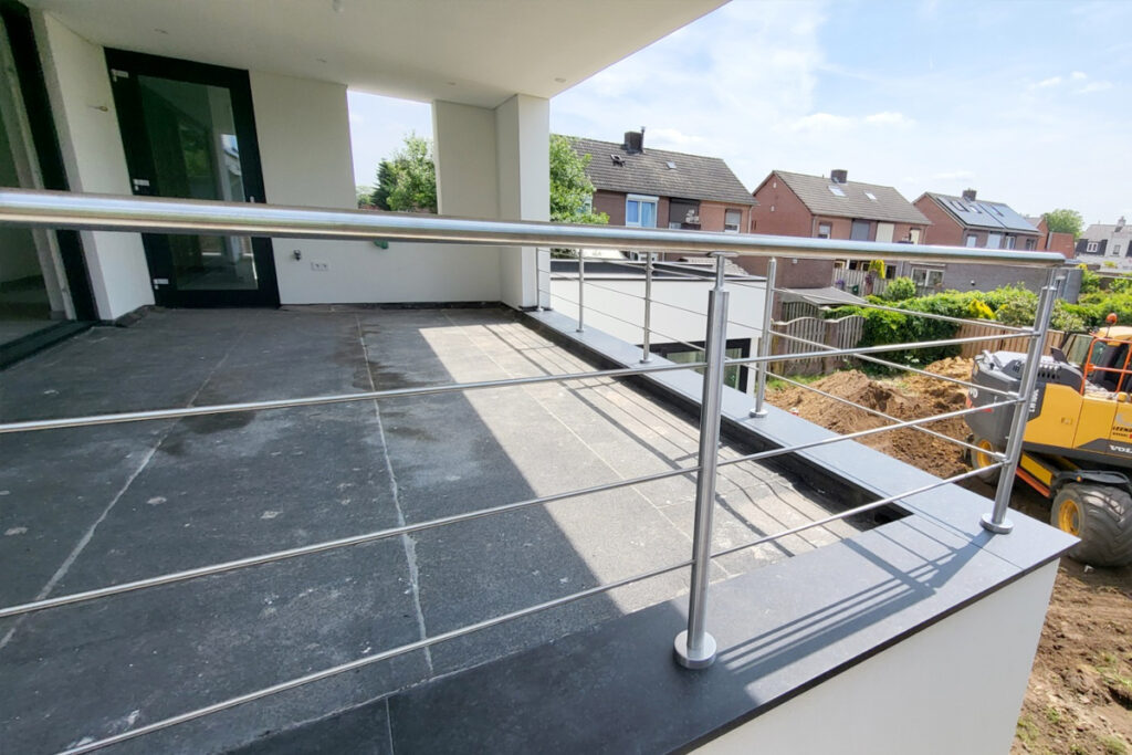 RVS balustrade met horizontale spijlen