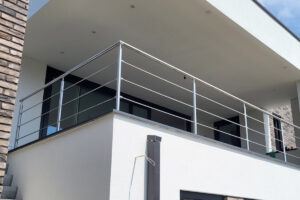 RVS balustrade met horizontale spijlen