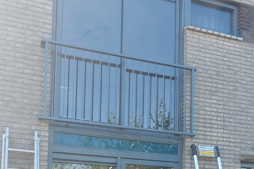 Stalen Frans balkonhek in 'S Gravenzande