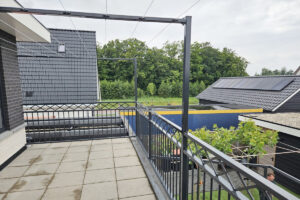 Balustrade met waslijn in Emmeloord