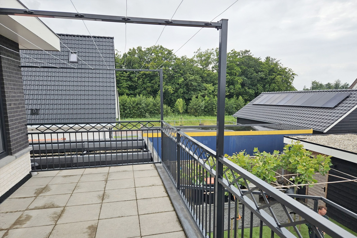 Balustrade met waslijn in Emmeloord