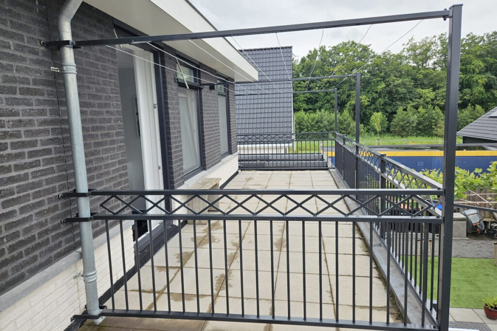 Balustrade met waslijn in Emmeloord
