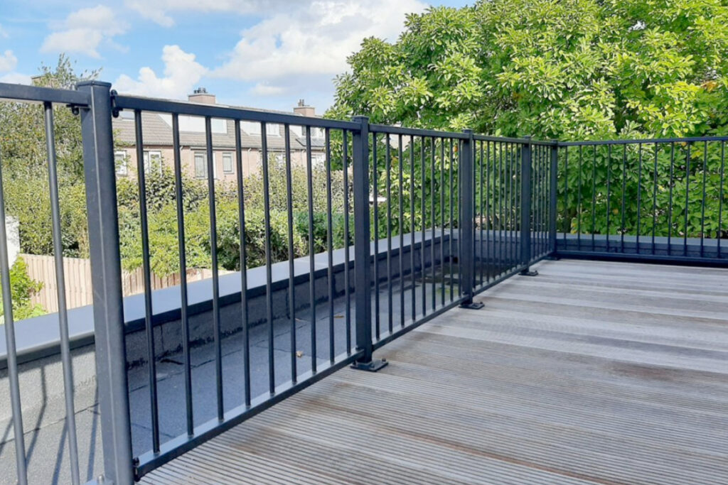 Stalen balustrade laten lassen