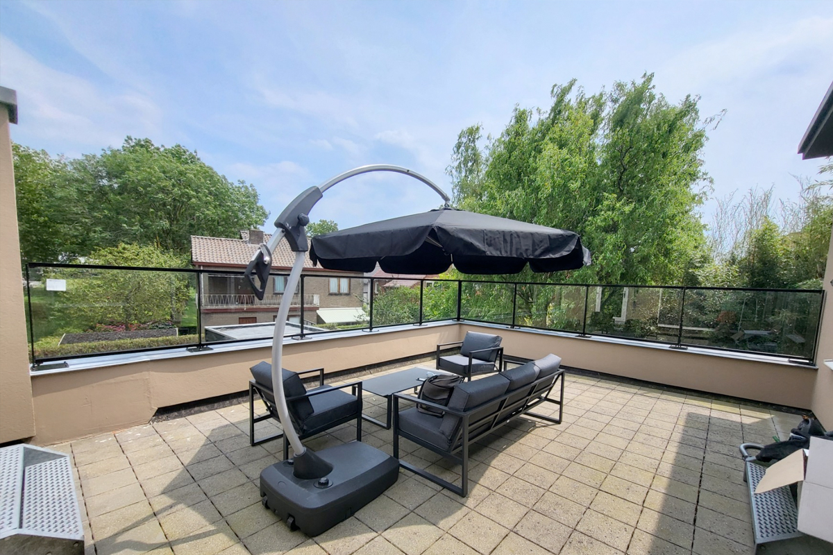 Voordelen van een glazen balustrade op een dakterras