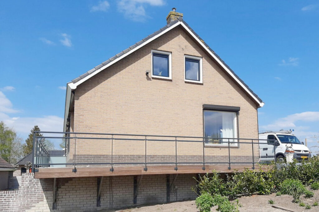 Glazen balustrade laten plaatsen