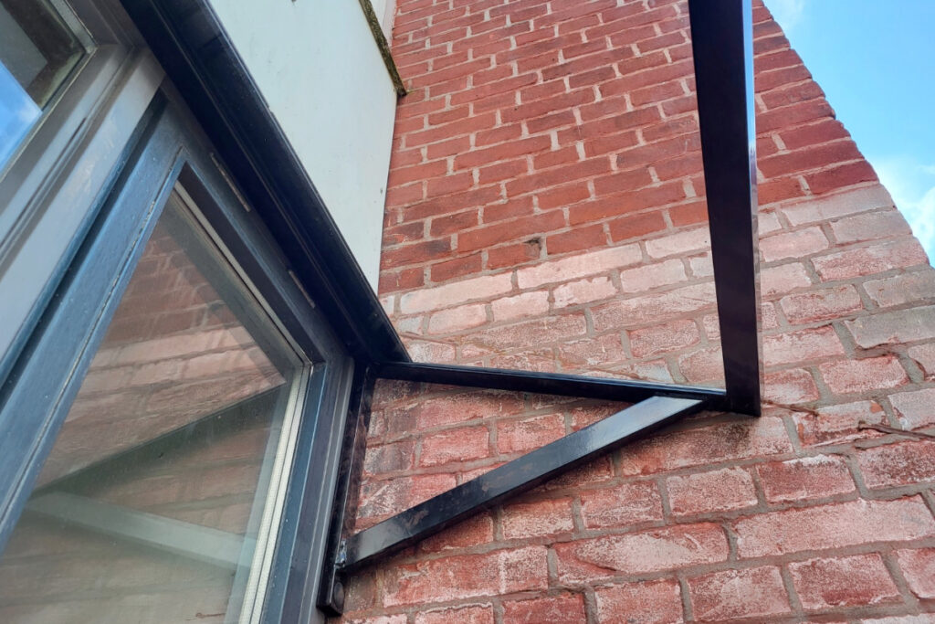 Hoe heet een afdak boven de voordeur