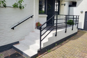 Stalen trapleuning laten plaatsen