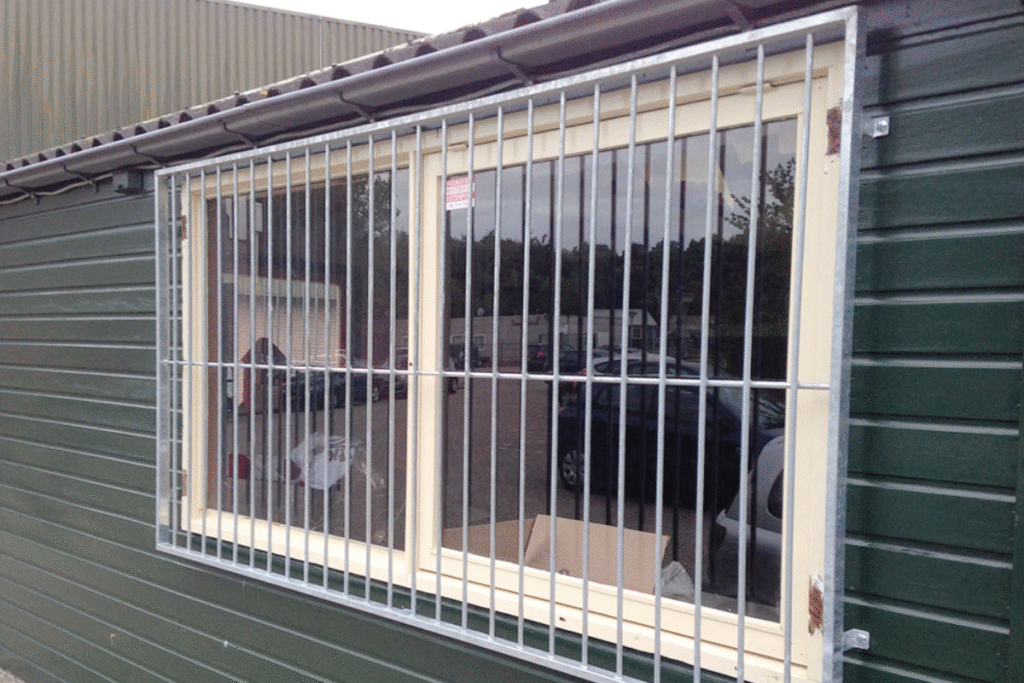 Traliewerk voor raam