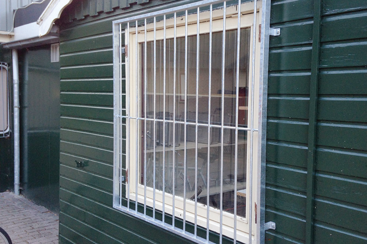 Traliewerk voor raam