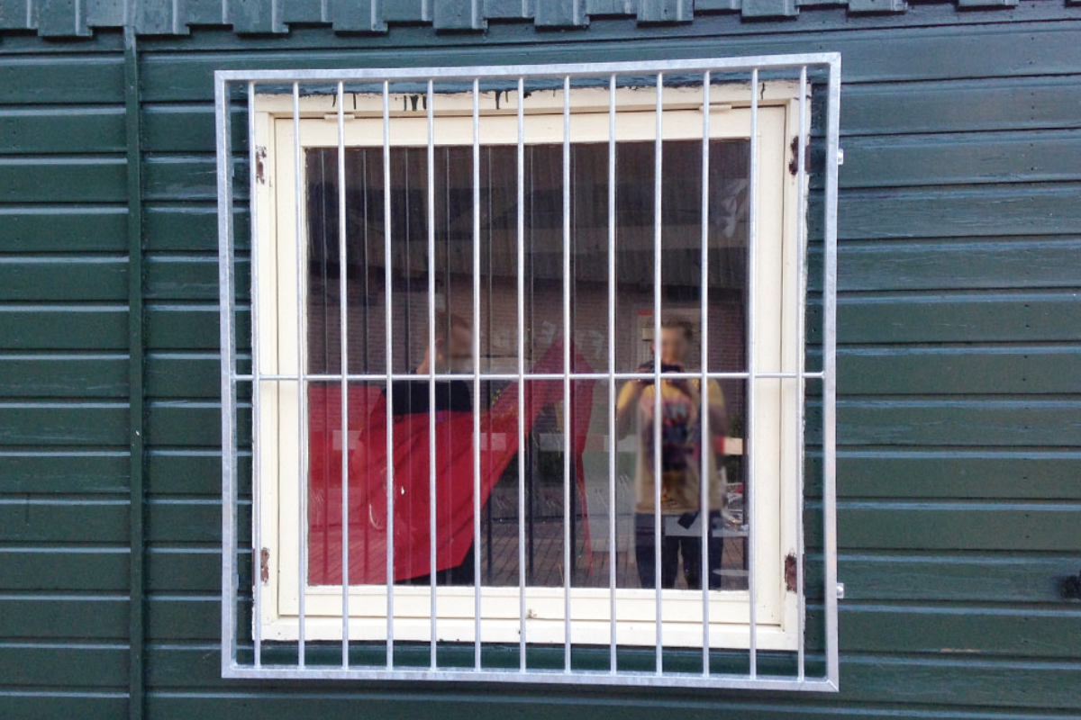 Traliewerk voor raam laten plaatsen