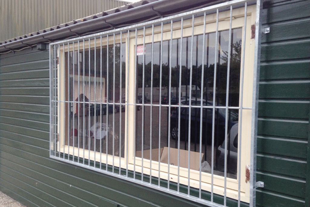 Traliewerk voor raam laten plaatsen