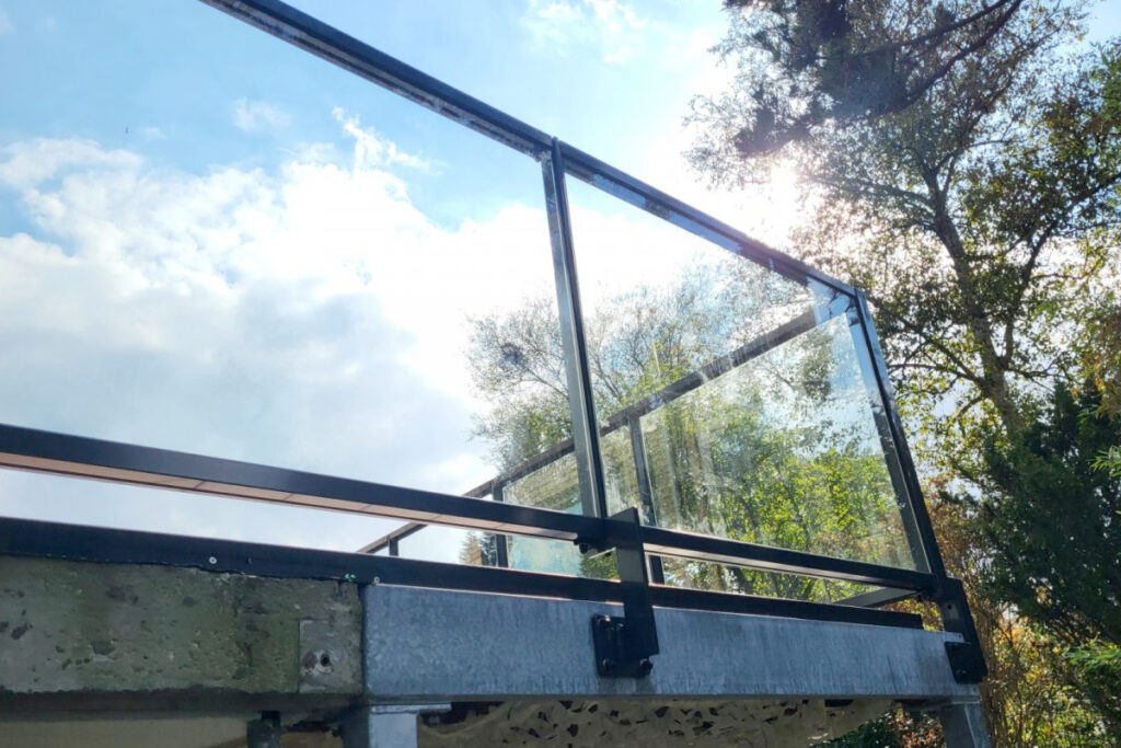 Waar kun je een glazen balustrade kopen