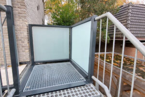 Glazen balustrade in Leidschendam