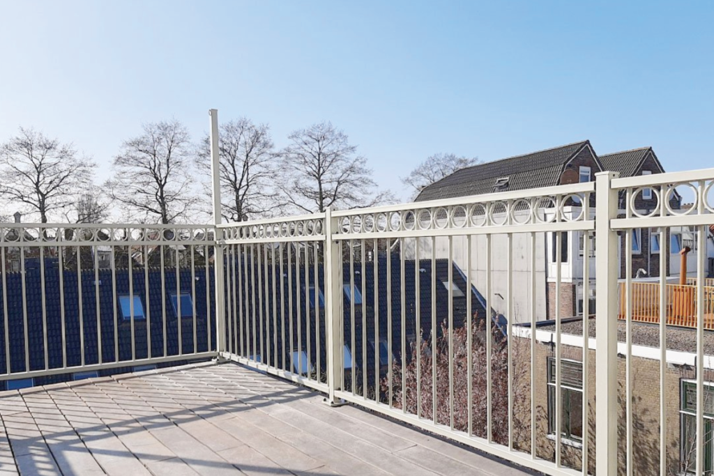 Dakterras hekwerk van staal