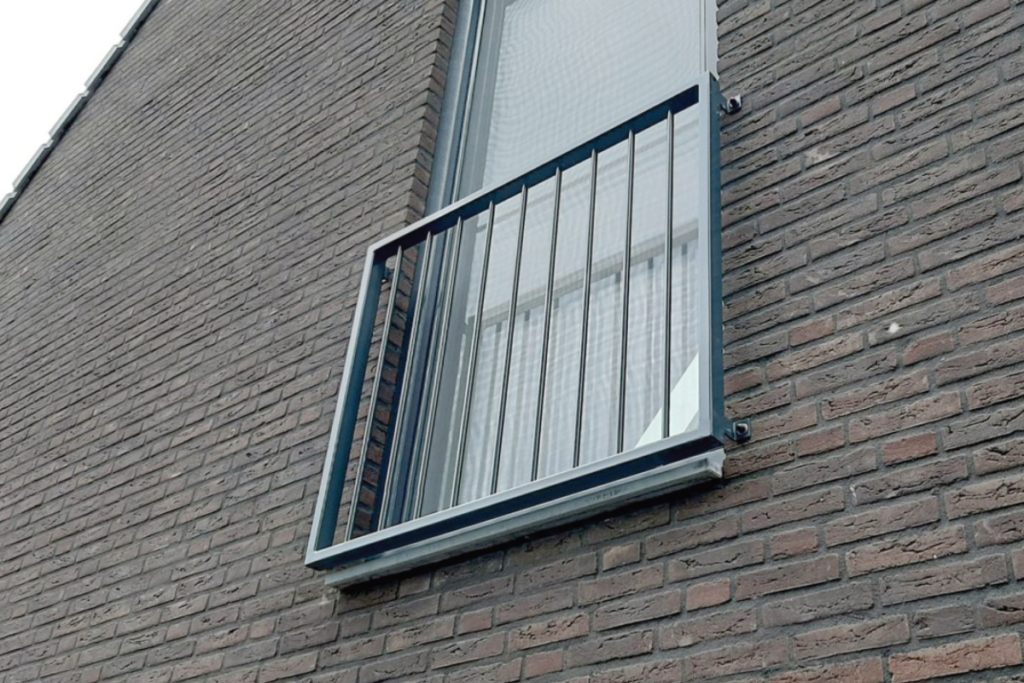 Frans balkonhekwerk antraciet