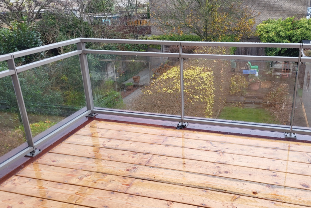Glazen balustrade in Alphen aan de Rijn
