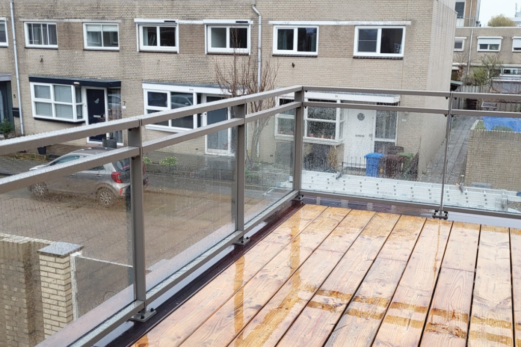 Glazen balustrade in Alphen aan de Rijn