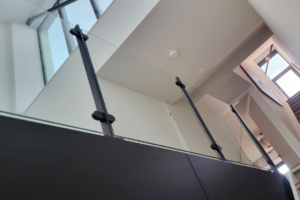 Glazen balustrade op vide in Dordrecht